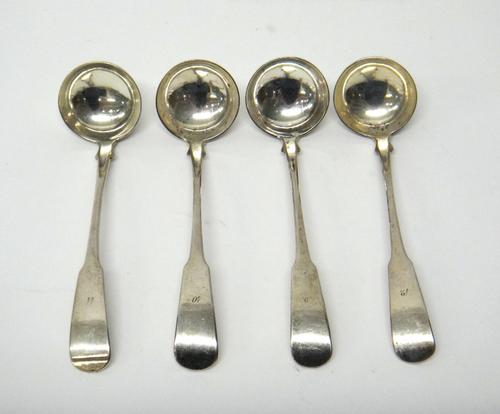Four George IV Scottish silver fiddle pattern toddy ladles, numbered 9, 10, 11 and 12, Glasgow 1823 and 1824, combined weight 145 gms, (4).