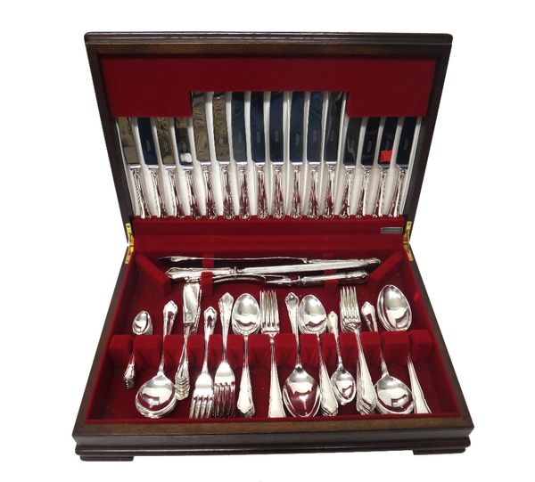 A plated part canteen of table flatware, comprising; eight steel bladed table knives, eight steel bladed cheese knives, a three piece carving set, fou