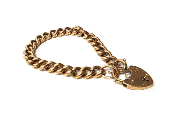 A gold curb link bracelet, on a gold heart shaped padlock clasp, detailed 15, weight 20 gms.