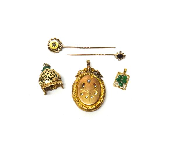 A garnet and seed pearl set stick pin, detailed 9 CT, a half pearl set stick pin, a gold back and front oval pendant locket, a green stained agate and