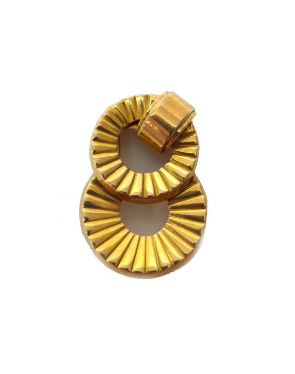 A gold dress clip, in a graduated twin circular design, with ridged decoration, probably Argentinian 1940's, gross weight 10 gms.