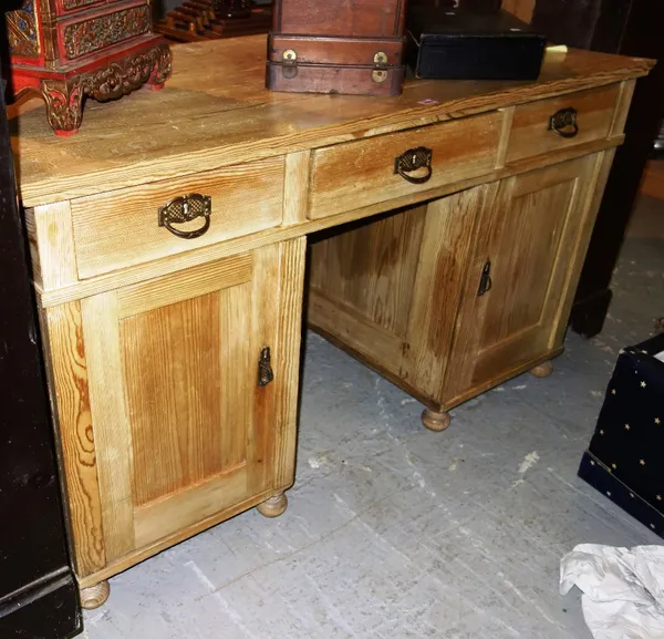 A pine kneehole desk, 139cm wide. (a.f)