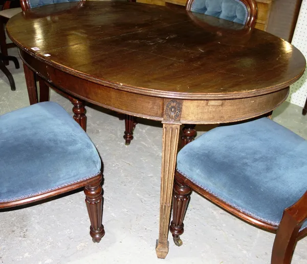 An 18th century style mahogany oval extending dining table, on tapering square supports, to include one extra leaf, 99cm wide x 136cm long x 167cm lon