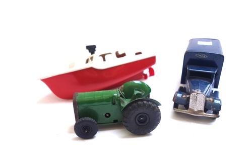 A quantity of Triang Minic tin plate vehicles, including a later Minic Sherman tank, (qty)