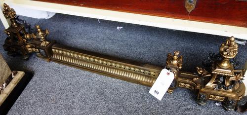 A gilt and patinated bronze adjustable fire curb, late 19th century, with urn finials over a bow and quiver of arrows, on shaped feet, 32cm high.
