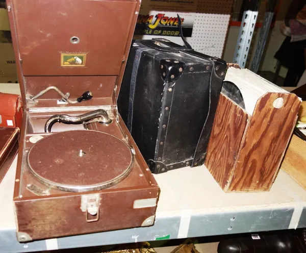 A gramophone and a quantity of records. (qty)   S2M