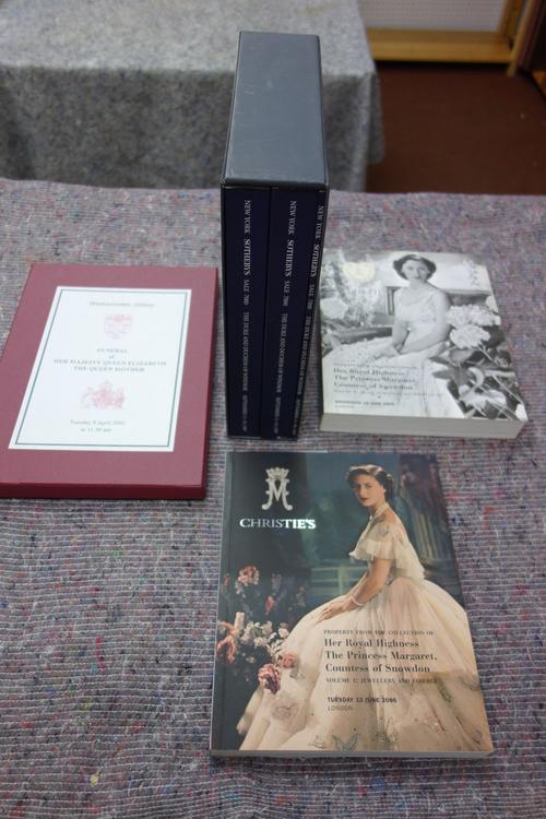 ROYALTY -  Funeral of Queen Elizabeth, the Queen Mother (Westminster Abbey, April 2002), Order of Service, Ceremonial, Press briefing etc. in cloth pr