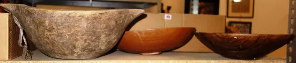 A quantity of turned wooden bowls. (qty)  S2T