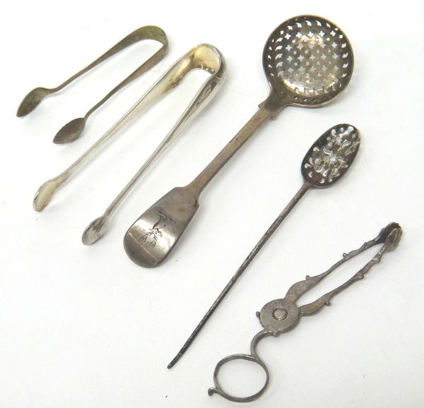 Silver, comprising; a fiddle pattern sugar sifting spoon, London 1824, a mote spoon, a pair of small sugar tongs and a pair of sugar nips (broken), al