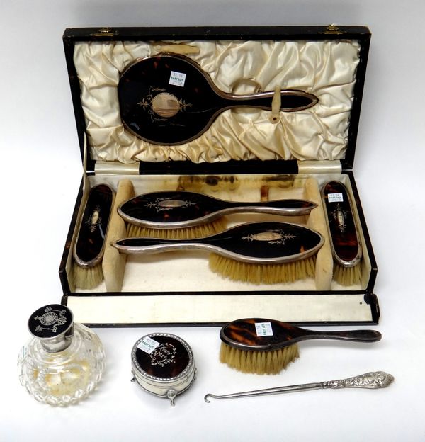 A silver and tortoiseshell mounted five piece lady's dressing set, comprising; a hand mirror, a pair of hairbrushes and a pair of clothes brushes, Bir