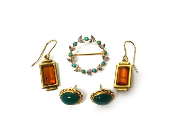 A gold, rose diamond and turquoise set brooch, in a wreath shaped design and two pairs of earrings, (3).