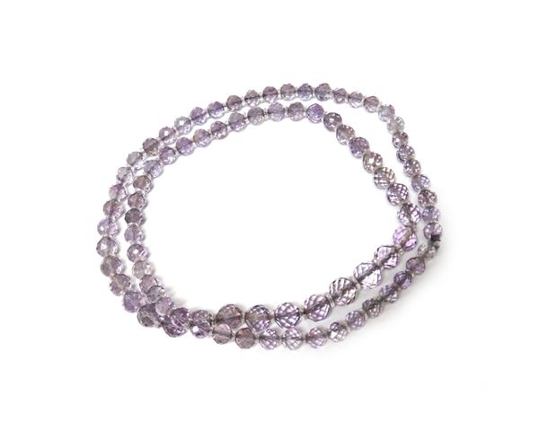 A single row necklace of slightly graduated faceted amethyst beads, with facet cut disc divisions at intervals.