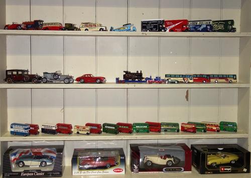 A quantity of 20th century assorted die cast vehicles, most boxed.  M5