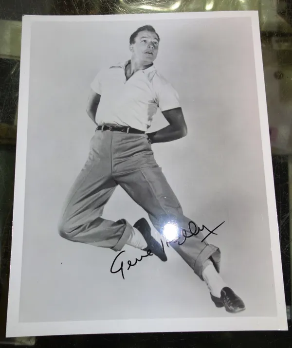 A signed photo of Gene Kelly. All potential purchasers should satisfy themselves with authenticity of signatures.  CAB