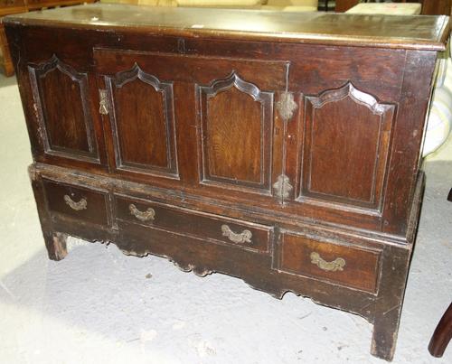 An 18th century and later oak mule chest with three drawers and cupboard, 142cm.  H2