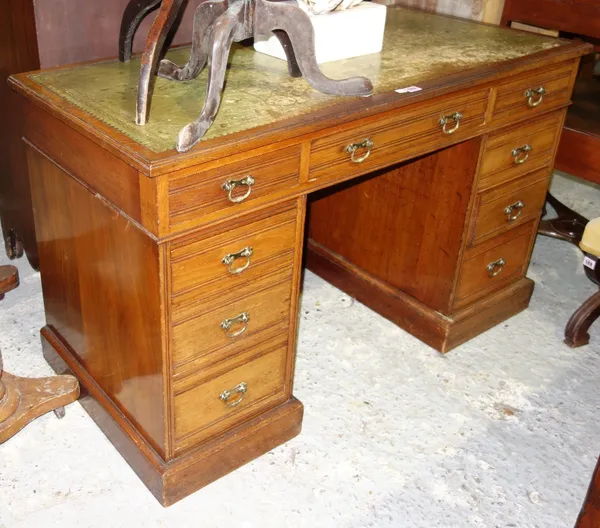 A late 19th century oak pedestal desk, with nine drawers about the kneehole, 123cm wide.  H5