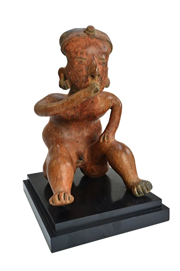A terracotta seated nude male hunchback figure, in the manner of the Pre-Columbian Chinesco region artefacts produced in the Protoclassic period 100 B