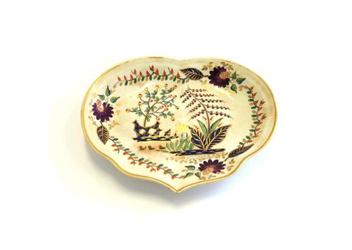 A Derby part dessert service, early 19th century, decorated in a foliate Imari pattern, comprising; four shell shaped serving dishes, two shaped servi
