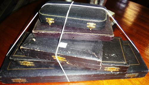 Plated metal wares, comprising; a three piece carving set, with antler style handles, a pair of fish servers, a set of six tea knives, a pair of butte