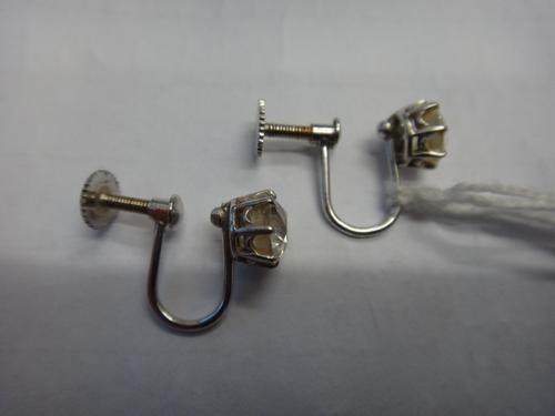 Foreign wares, comprising; an Oriental Sterling powder compact, of circular form, with engraved decoration, detailed Sterling Silver, Made In Hong Kon