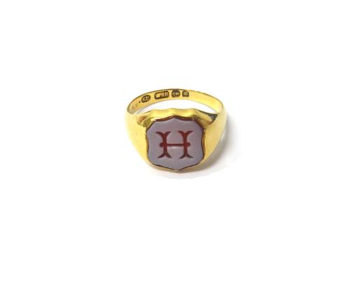A Victorian 18ct gold and sardonyx set shield shaped signet ring, engraved with the initial 'H', Birmingham 1896, gross weight 7.4 gms, ring size S an