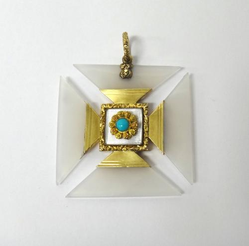 A gold mounted chalcedony pendant, in a Maltese Cross shaped design, the front mounted with a single circular turquoise, in a beaded design, the back