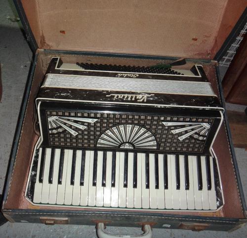 A Vallini Italia accordian.