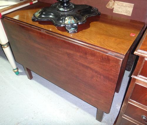 A mahogany drop flap dining table.