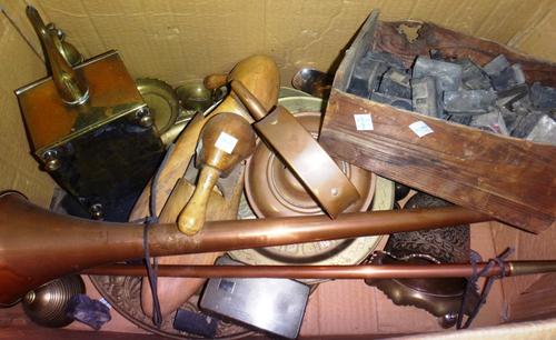 A quantity of metalware collectables, mixed copper, brass and silver plate.