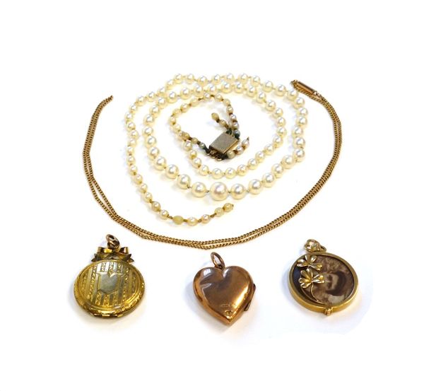 A 9ct gold heart shaped pendant locket, Birmingham 1905, two further pendant lockets, a gold curb link neckchain, on a cylindrical clasp and a single