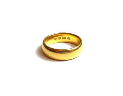 A late Victorian 22ct gold plain wedding ring, London 1895, ring size M and a half, weight 9.5 gms.