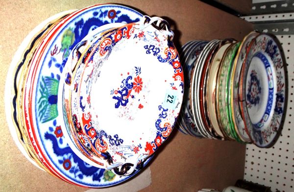 A quantity of 19th century dinner plates, including Spode, Wedgwood and sundry.