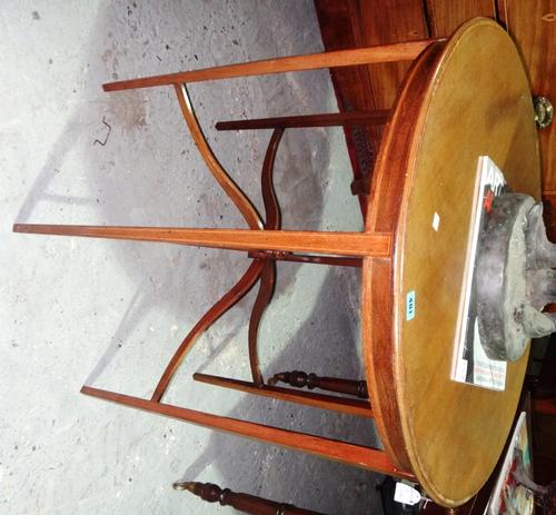 A 19th century mahogany circular centre table.