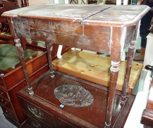 An early 20th century oak writing desk.