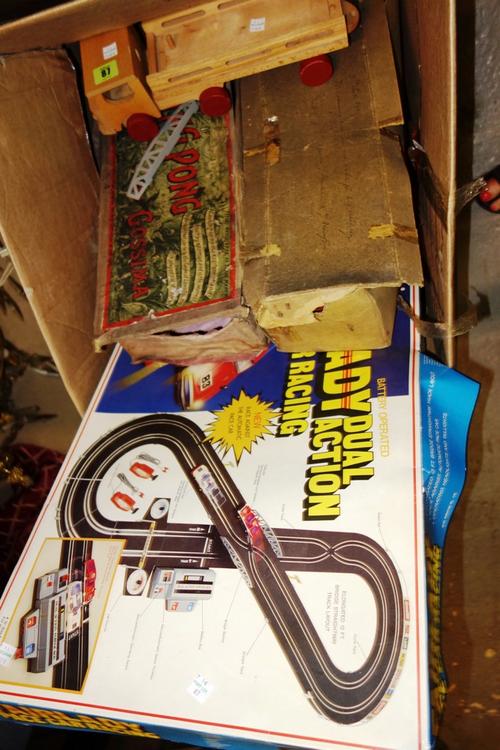 A collection of early 20th century games, including ping pong, mechanical yacht race, Gee-wiz, Diablo and a Pelham's puppet. (qty)