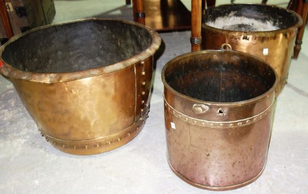 A large copper copper, another smaller, and a copper bucket. (3)