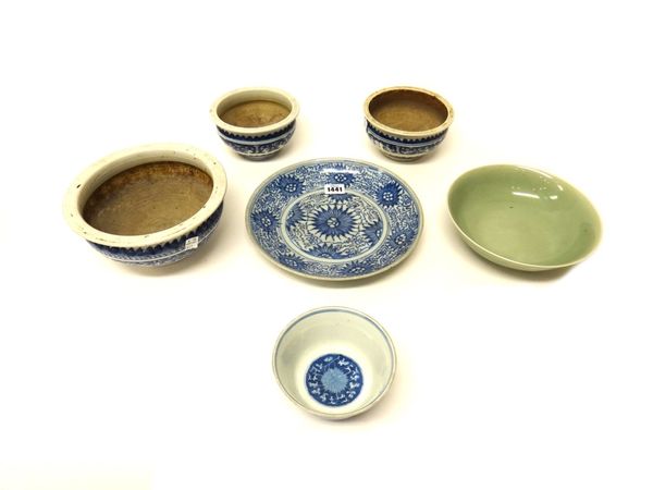 A Chinese blue and white dish, 19th century, painted with a chrysanthemum pattern, 25cm. diameter; also four Chinese blue and white bowls and a celado