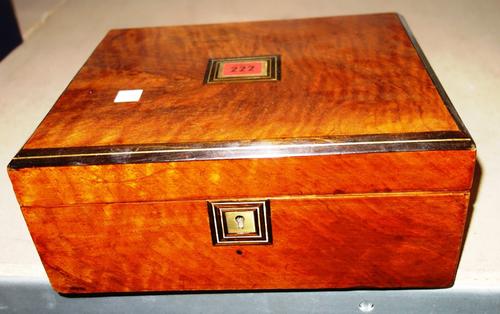 A 19th century walnut jewellery box, (1).
