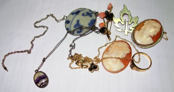 Costume jewellery, including a Sterling silver brooch, a Chinese porcelain pendant, a silver quartz/ Blue John pendant etc.