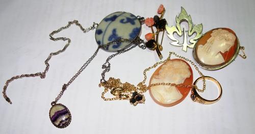 Costume jewellery, including a Sterling silver brooch, a Chinese porcelain pendant, a silver quartz/ Blue John pendant etc.