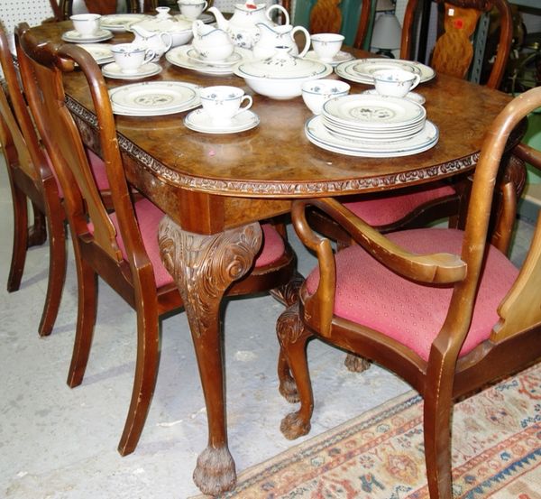 A 20th century walnut extending dining table, with cabriole legs and hairy lions paw feet, 95cm x 180cm. to include 1 leaf.