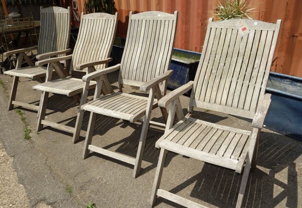 Four steamer garden chairs. (4)