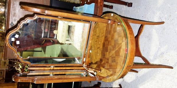A walnut triptych dressing table mirror, together with a mahogany circular occasional table. (2)
