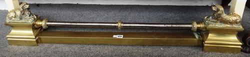 A Victorian brass and steel adjustable fire kerb, with opposing hound surmounts, on stepped plinths, 24cm high.