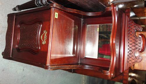A mahogany coal purdonium and a mahogany toilet mirror. (2)