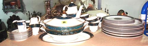 A Royal Doulton 'Carlyle' pattern part service. (qty)