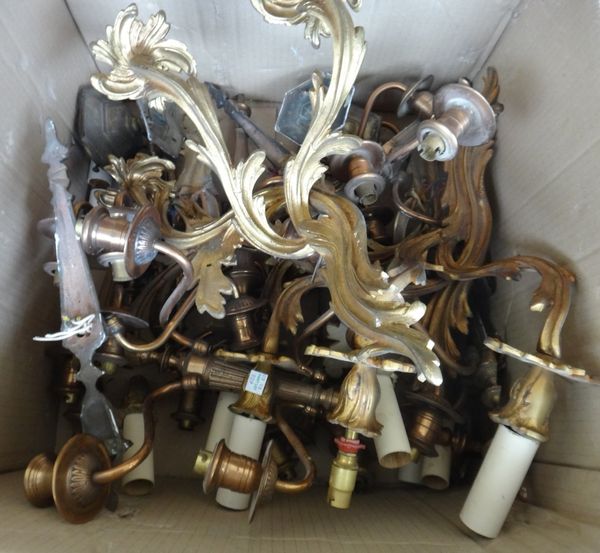 A quantity of brass wall appliques and early-mid 20th century wall lights (a.f) (two boxes).