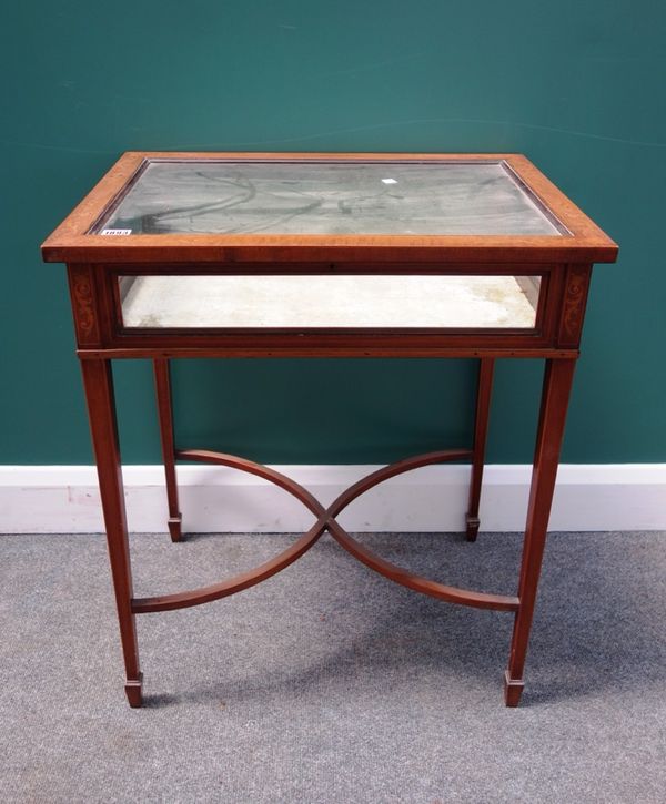 An Edwardian marquetry inlaid mahogany bijouterie table on tapering square supports, united by an 'X' frame stretcher, 62cm wide.