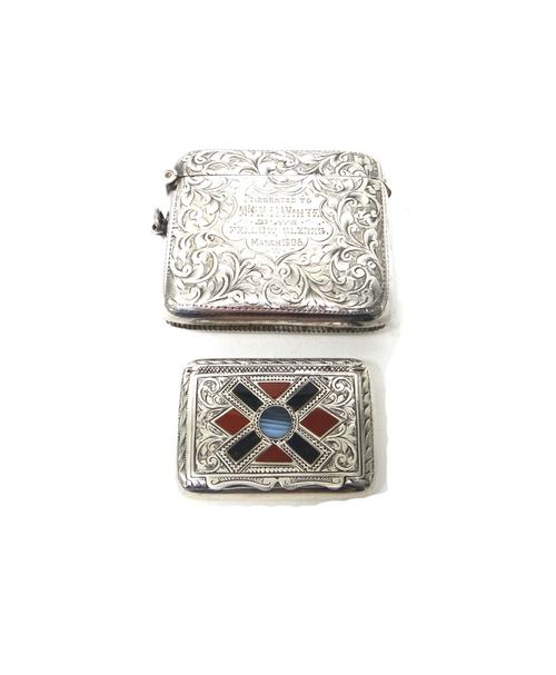 A silver and vary coloured agate set rectangular hinge lidded snuff box, with engraved decoration, Birmingham 1906 and a silver rectangular vesta case