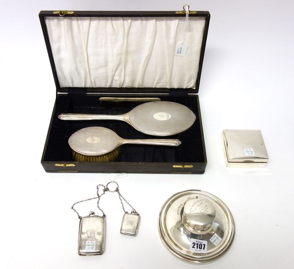 Silver and silver mounted wares, comprising; a circular capstan shaped inkwell, presentation inscribed, Birmingham 1911, a square table cigarette box,